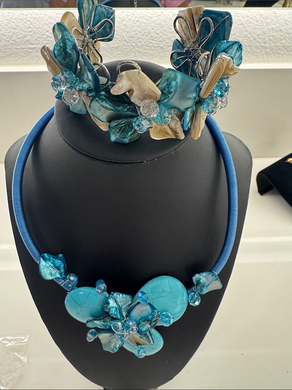 Source Unknown Blue & Cream Floral Statement Necklace